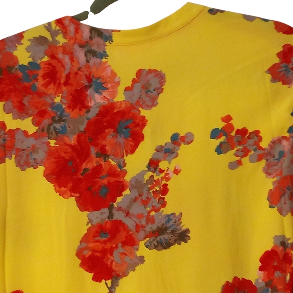 Joules - NWT, Floral Chiffon, Sleeveless, V-Neck, Lemon Colored, Blouse, Size 6 - Picture 2 of 9